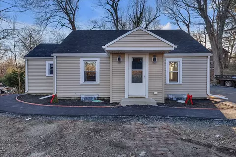 40 Lippitt Ave, Cumberland, RI 02864