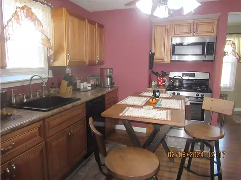 Kitchen - 75 Dudley Ave, Warwick, RI 02889 photo 1 of 2