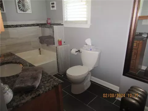 Bath - 75 Dudley Ave, Warwick, RI 02889 photo 1 of 3