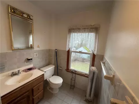 Bath - 3 George St, Westerly, RI 02891 photo 2 of 5