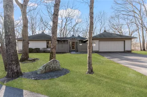 62 Half Moon Trl, South Kingstown, RI 02879