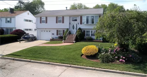 100 Belmont Rd, Cranston, RI 02910