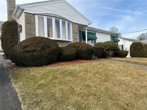 52 Burnett St, Johnston, RI 02919