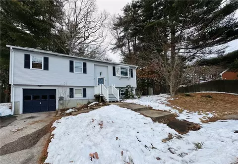26 Black Walnut Dr, Coventry, RI 02816