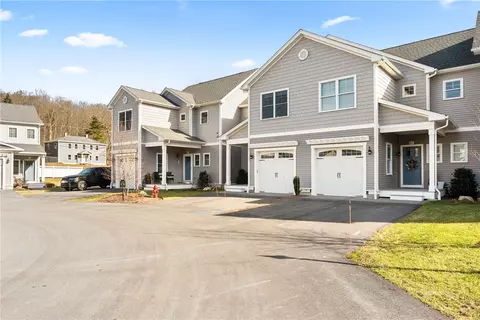 16 Desiree Ct #B, Smithfield, RI 02917
