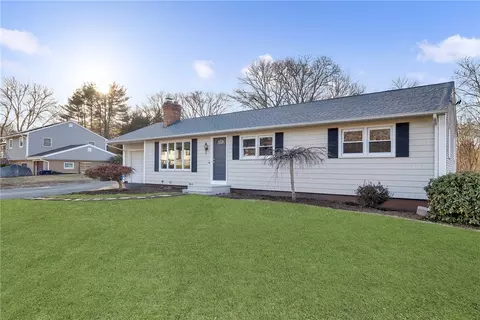 80 Sunnybrook Dr, North Kingstown, RI 02852