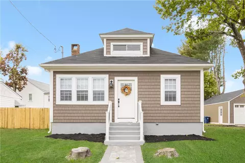 14 Larochelle Ave, Warwick, RI 02889