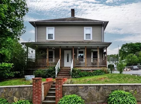 39 W Warwick Ave, West Warwick, RI 02893