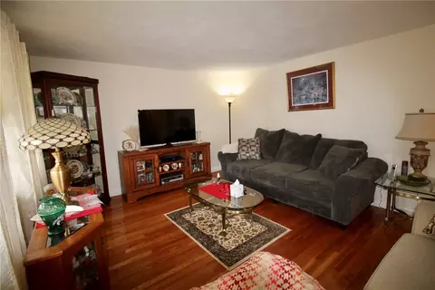 Living - 56 Green River Ave, Warwick, RI 02889 photo 2 of 2