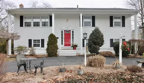 56 Green River Ave, Warwick, RI 02889