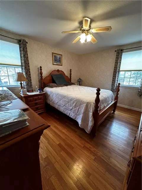 Bedroom - 56 Green River Ave, Warwick, RI 02889 photo 1 of 2