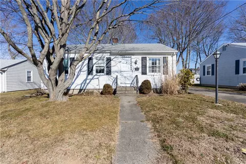 52 Vineyard Ave, East Providence, RI 02914