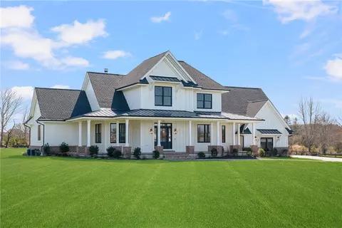 124 Cornelius Dr, Middletown, RI 02842