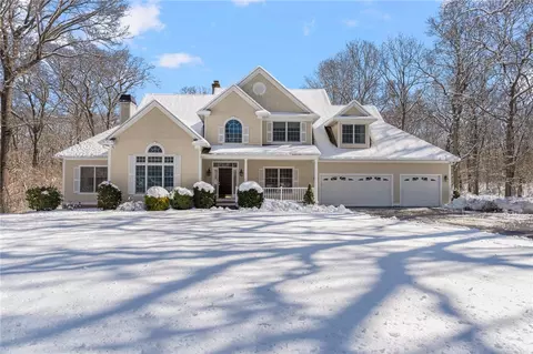 40 Hill Dr, East Greenwich, RI 02818