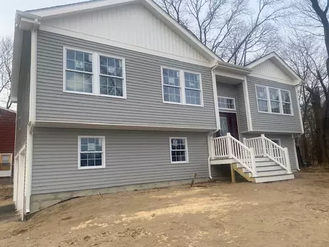 102 Adamsdale Ave, Attleboro, MA 02703