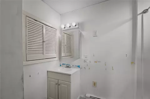 Bath - 112 Fourth Ave, Woonsocket, RI 02895 photo 3 of 5