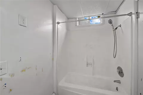 Bath - 112 Fourth Ave, Woonsocket, RI 02895 photo 2 of 5