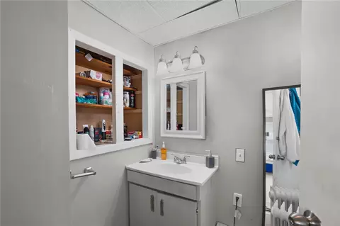 Bath - 112 Fourth Ave, Woonsocket, RI 02895 photo 5 of 5