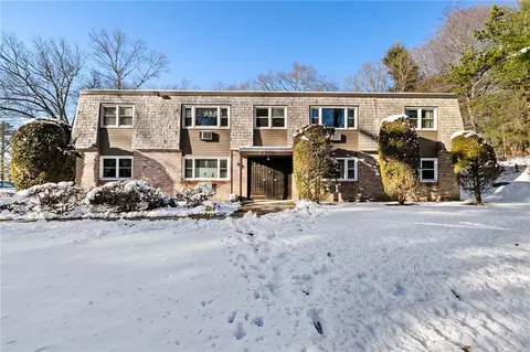 7 Apple Valley Pkwy #6, Greenville, RI 02828