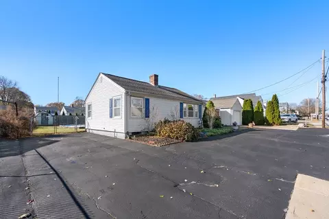 Exterior - 992 Main Ave, Warwick, RI 02886 photo 12 of 15
