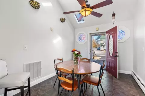 Dining - 992 Main Ave, Warwick, RI 02886 photo 4 of 4
