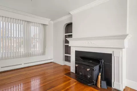 Living - 992 Main Ave, Warwick, RI 02886 photo 2 of 3