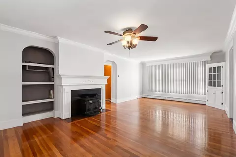 Living - 992 Main Ave, Warwick, RI 02886 photo 3 of 3