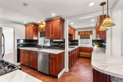 Kitchen - 992 Main Ave, Warwick, RI 02886 photo 1 of 7