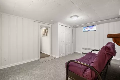 Bedroom - 992 Main Ave, Warwick, RI 02886 photo 5 of 7