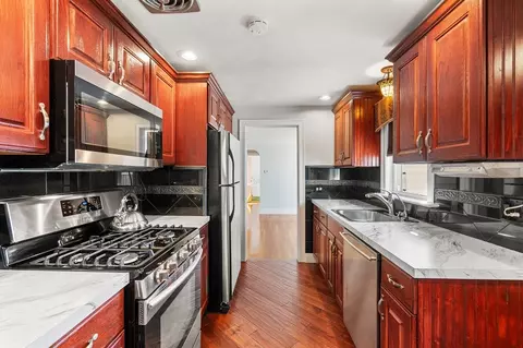 Kitchen - 992 Main Ave, Warwick, RI 02886 photo 7 of 7