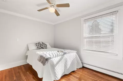 Bedroom - 992 Main Ave, Warwick, RI 02886 photo 3 of 7