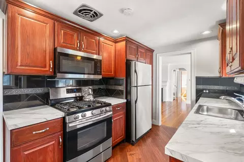 Kitchen - 992 Main Ave, Warwick, RI 02886 photo 6 of 7