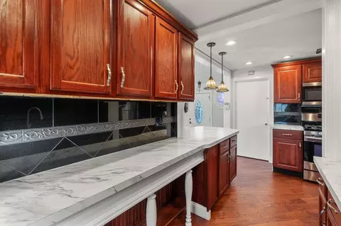 Kitchen - 992 Main Ave, Warwick, RI 02886 photo 2 of 7