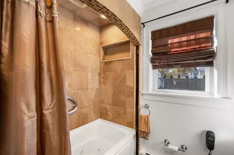 Bath - 992 Main Ave, Warwick, RI 02886 photo 2 of 3