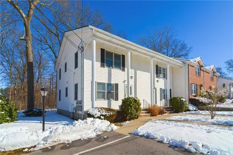 121 Forestwood Dr #14A, North Providence, RI 02904