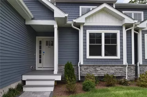 90 Stonebridge Ln, East Greenwich, RI 02818