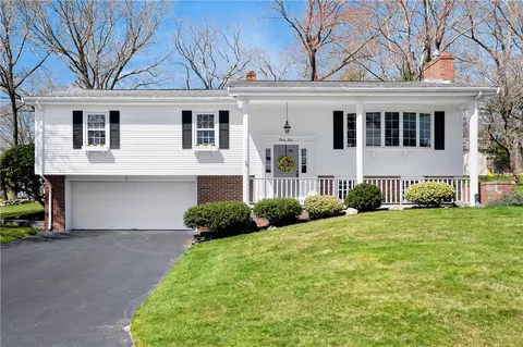 35 Willis Dr, Cumberland, RI 02864