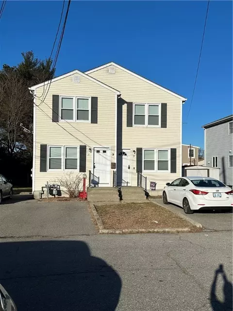 19 Public St, East Providence, RI 02914