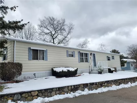 114 Sherwood Valley Ln, Coventry, RI 02816