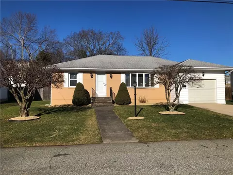 91 Meadow Rd, North Providence, RI 02904