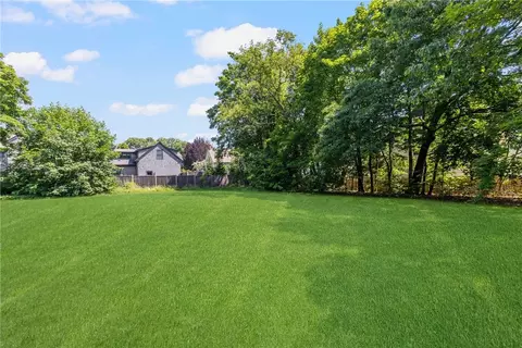 116 Benevolent St, Providence, RI 02906