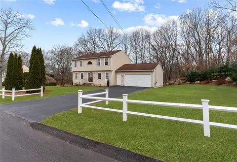 4 Alvina Dr, Johnston, RI 02919