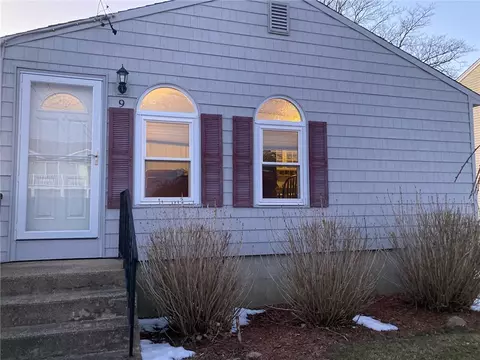 9 Eddy Ln, Narragansett, RI 02882