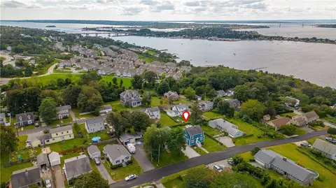 81 Hobson Ave, Tiverton, RI 02878