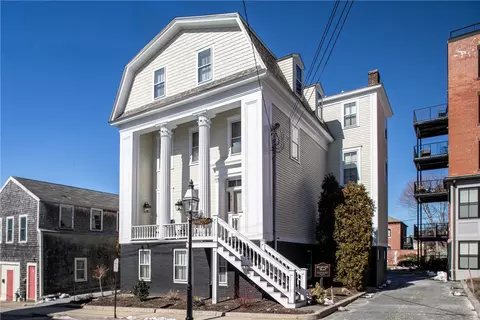 15 John St, Bristol, RI 02809