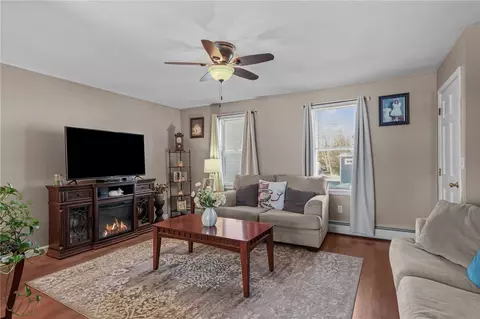 Living - 5 Murphy Ave, Bristol, RI 02809 photo 2 of 9