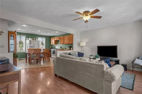 Living - 5 Murphy Ave, Bristol, RI 02809 photo 6 of 9