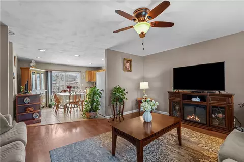Living - 5 Murphy Ave, Bristol, RI 02809 photo 1 of 9