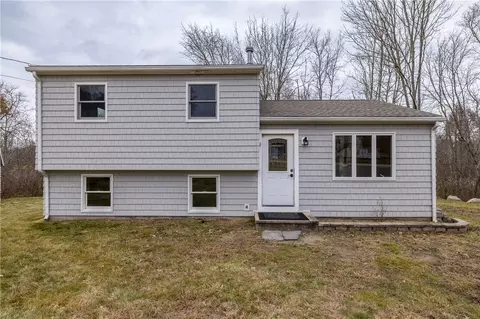 4 Shetland Dr, Bradford, RI 02808