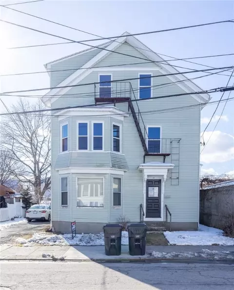 92 Perry St, Central Falls, RI 02863